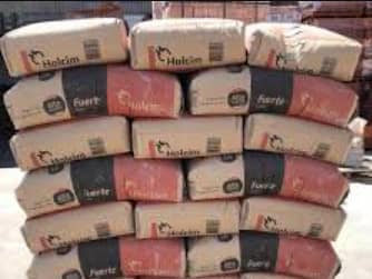 Bolsas de cemento apiladas sobre un pallet